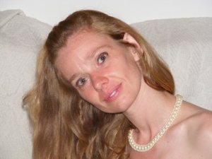 Blonde blondie perform cameltoe