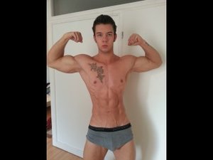 Brunette sexystud300 perform close