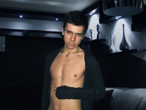 Brunette bubblegumtwink perform live