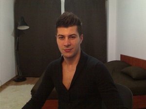 Brunette 00alejandro00 perform close