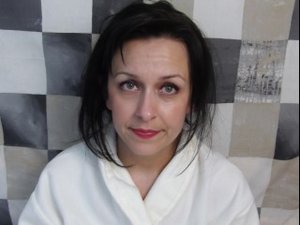 Brunette evelin perform dancing