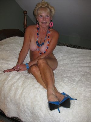 MILF Cougar Ruth from United States