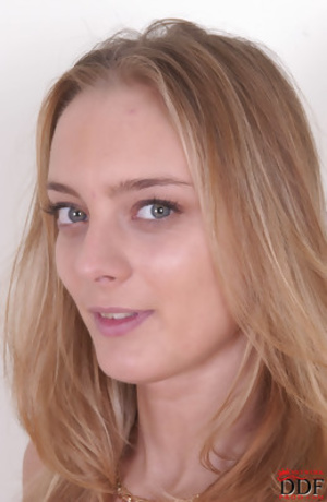 Blonde hot mom posing on the armchair naked