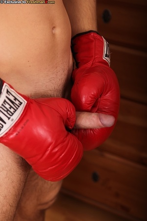 Hunk boxer displays stunning