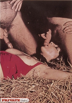 Blonde hottie dislays juicy