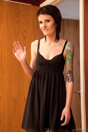 Skinny emo slut proves