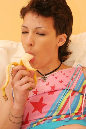 Brown hair chick with nice breasts is drilling herself with banana in the living room