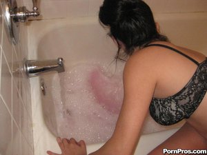 Cute raven enjoys a passionate bang in the bath with her partner