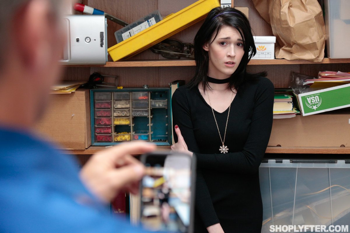 Shoplyfter Full Video