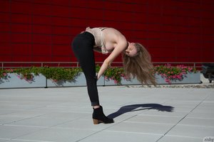 Amateur girl solo