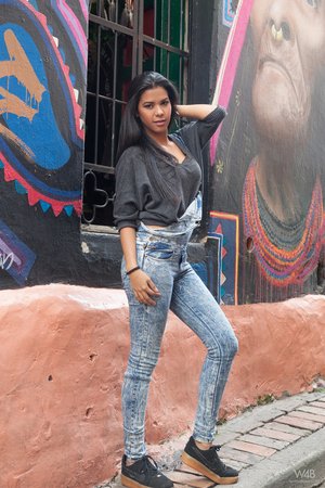 Colombian jeans teen